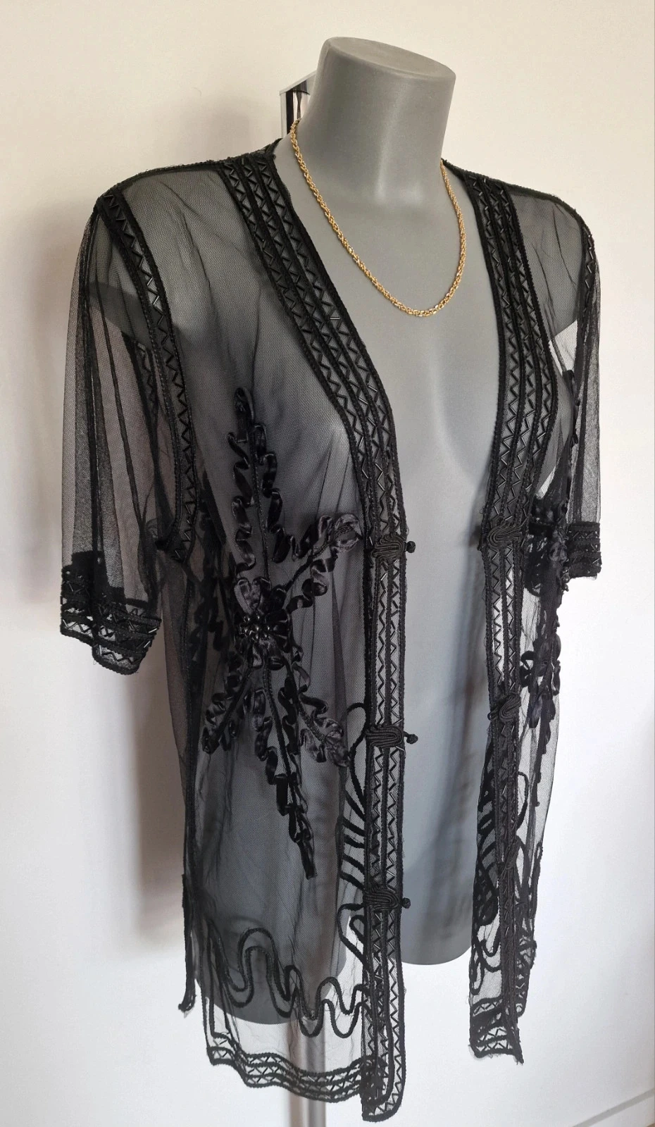 Kimono oriental noir transparent brodé perlé bohème chic